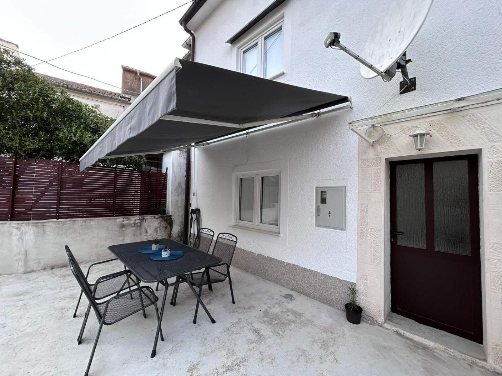 Holiday Home Omisalj Ngoại thất bức ảnh
